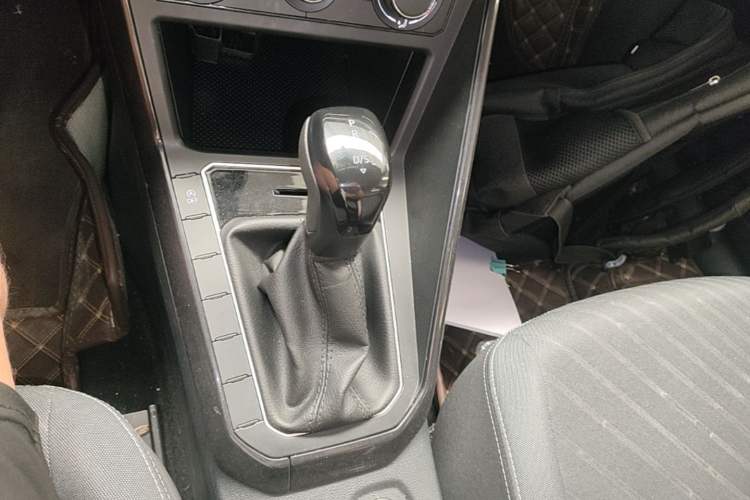 Used Volkswagen Lavida 2023 New Rui 1.5L Automatic New Yi Edition Gear Lever