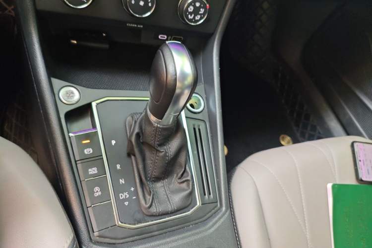 Used Volkswagen Lavida 2023 1.5L Automatic 5 Million Edition Gear Lever