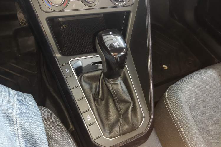 Used Volkswagen Lavida 2023 New Sharp 1.5L Automatic Excellent New Edition Gear Lever