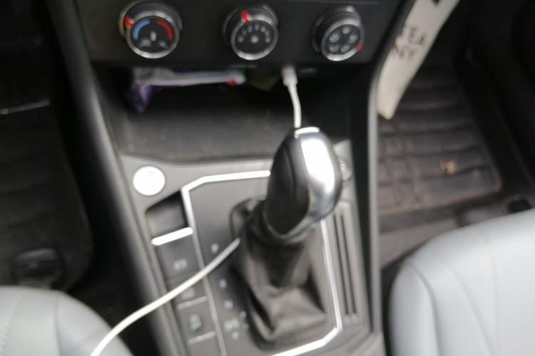Used Volkswagen Lavida 2023 1.5L Automatic 5 Million Edition Gear Lever