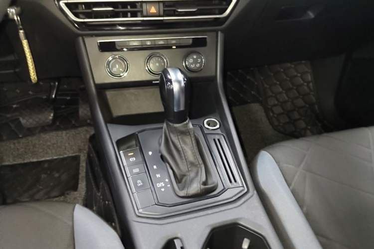 Used Volkswagen Lavida 2023 1.5L Automatic De Yi Edition Gear Lever