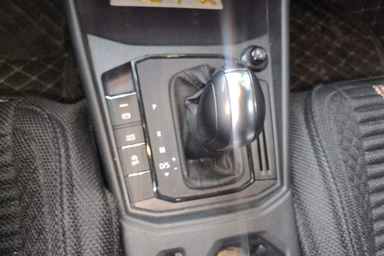 Used Volkswagen Lavida 2023 1.5L Automatic De Yi Edition Gear Lever