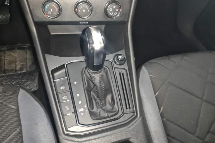 Used Volkswagen Lavida 2023 Revised 1.5L Automatic DeYi Edition Gear Lever