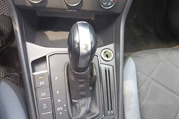 Used Volkswagen Lavida 2023 1.5L Automatic De Yi Edition Gear Lever