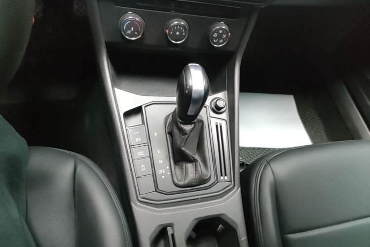 Used Volkswagen Lavida 2023 1.5L Automatic De Yi Edition Gear Lever