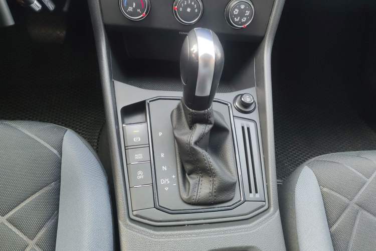 Used Volkswagen Lavida 2023 Revised 1.5L Automatic DeYi Edition Gear Lever