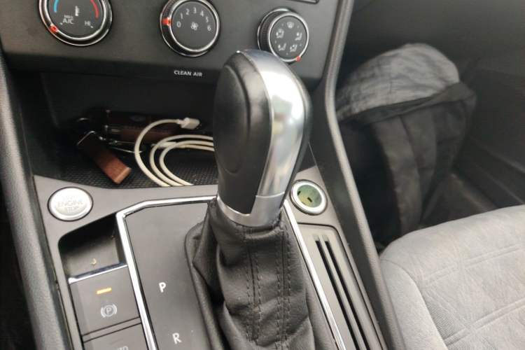 Used Volkswagen Lavida 2023 300TSI DSG Full-Comfort Edition Gear Lever