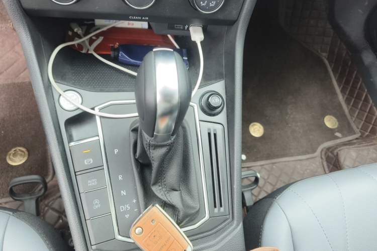 Used Volkswagen Lavida 2023 1.5L Automatic 5 Million Edition Gear Lever