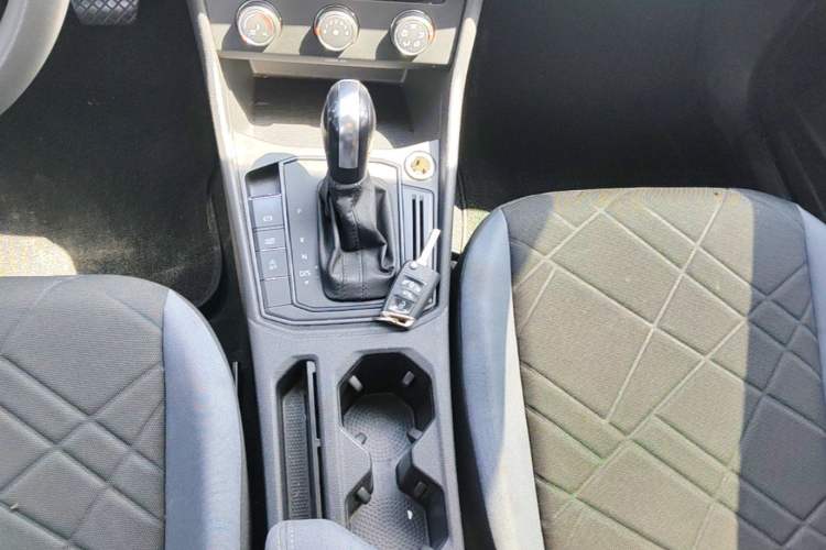 Used Volkswagen Lavida 2023 1.5L Automatic De Yi Edition Gear Lever