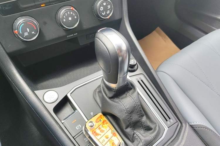 Used Volkswagen Lavida 2023 1.5L Automatic 5 Million Edition Gear Lever