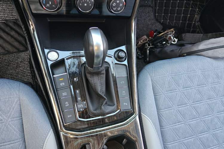 Used Volkswagen Lavida 2023 300TSI DSG Full-Comfort Edition Gear Lever