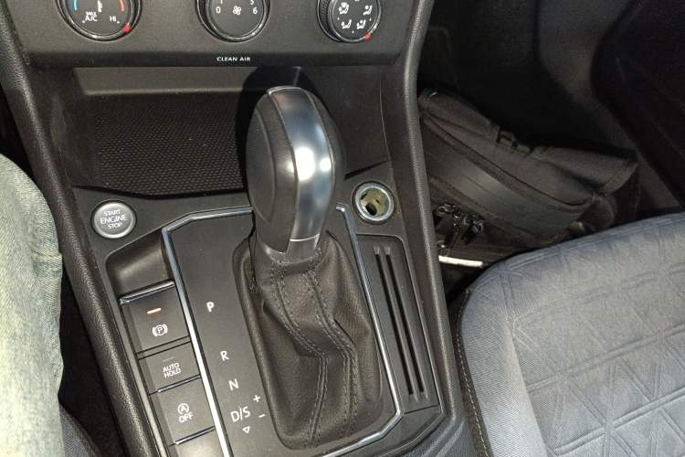 Used Volkswagen Lavida 2023 300TSI DSG Full-Comfort Edition Gear Lever