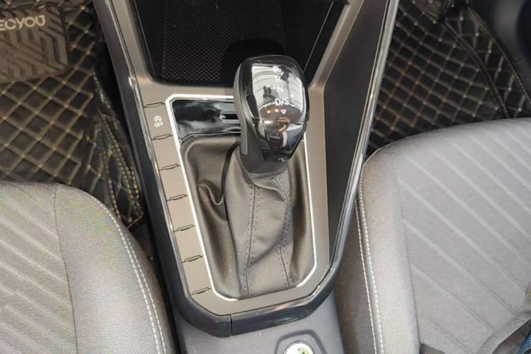 Used Volkswagen Lavida 2023 New Rui 1.5L Automatic New Yi Edition Gear Lever