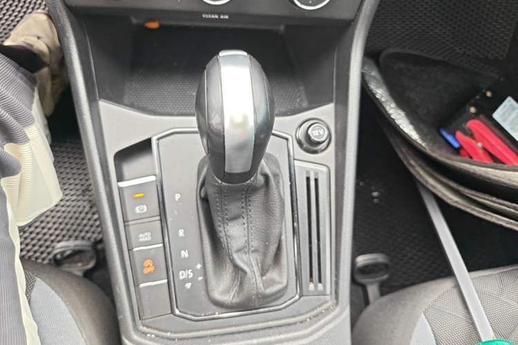 Used Volkswagen Lavida 2023 1.5L Automatic De Yi Edition Gear Lever