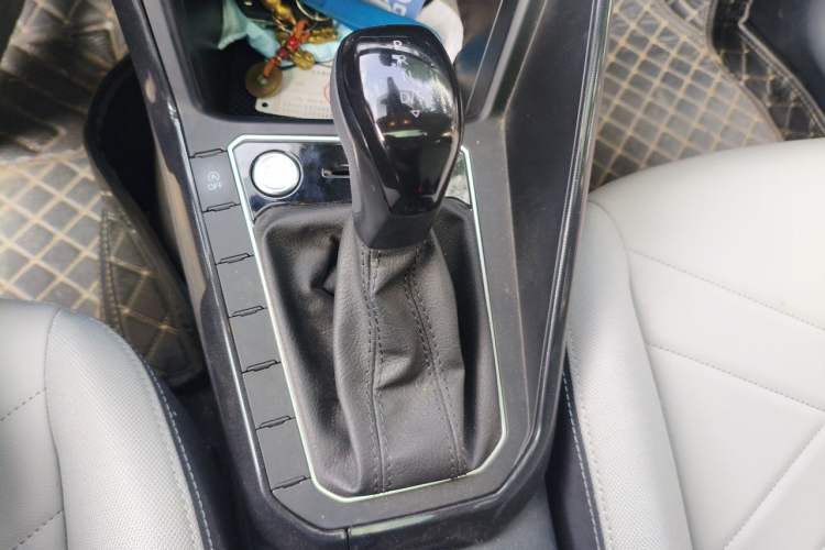 Used Volkswagen Lavida 2023 New Sharp 1.5L Automatic Outstanding New Vision Edition Gear Lever