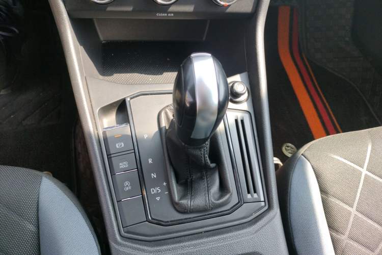 Used Volkswagen Lavida 2023 1.5L Automatic De Yi Edition Gear Lever