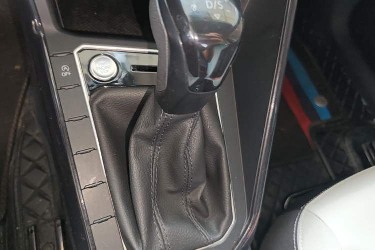 Used Volkswagen Lavida 2023 New Sharp 1.5L Automatic New Wish Edition Gear Lever