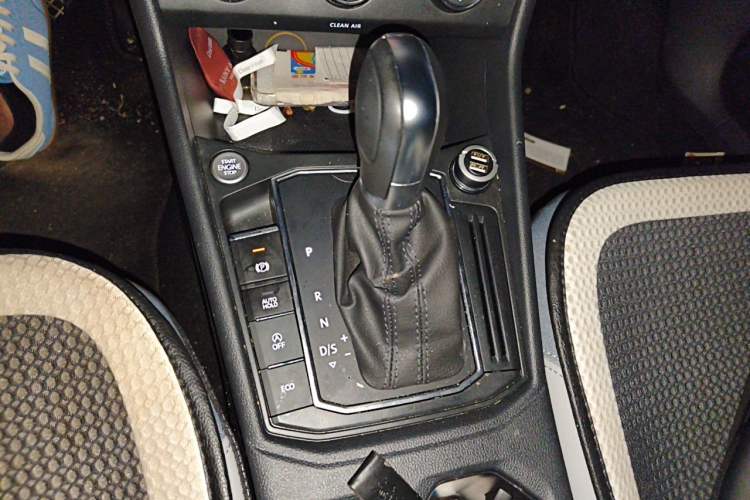 Used Volkswagen Lavida 2023 300TSI DSG Full-Comfort Edition Gear Lever