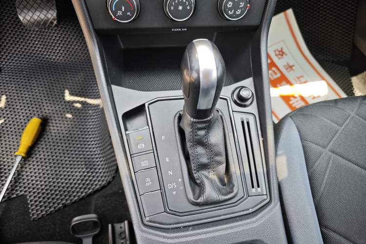 Used Volkswagen Lavida 2023 1.5L Automatic De Yi Edition Gear Lever