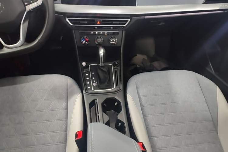 Used Volkswagen Lavida 2023 300TSI DSG Full-Comfort Edition Gear Lever