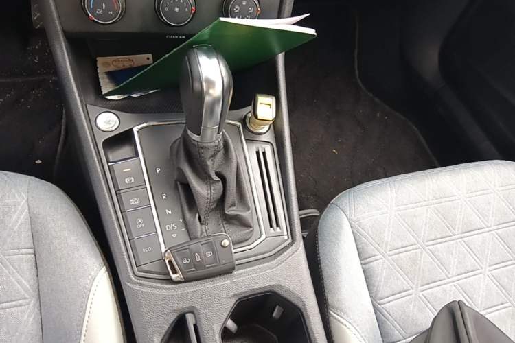 Used Volkswagen Lavida 2023 280TSI DSG Full-Comfort Edition Gear Lever