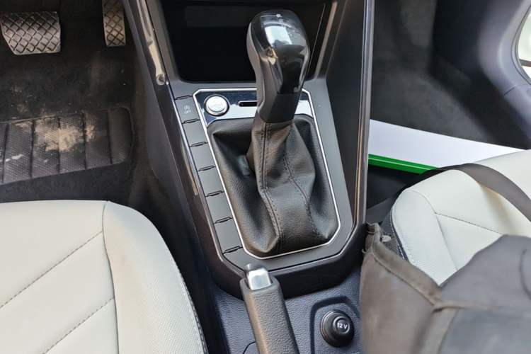 Used Volkswagen Lavida 2023 New Sharp 1.5L Automatic New Wish Edition Gear Lever