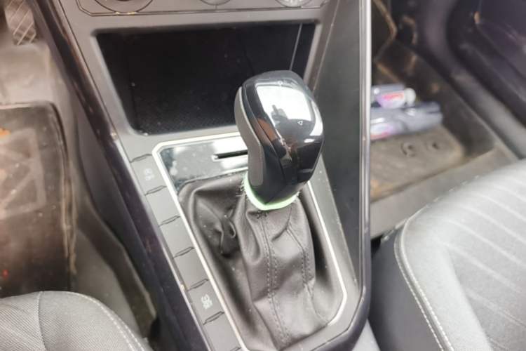 Used Volkswagen Lavida 2023 New Sharp 1.5L Automatic Custom Edition Gear Lever