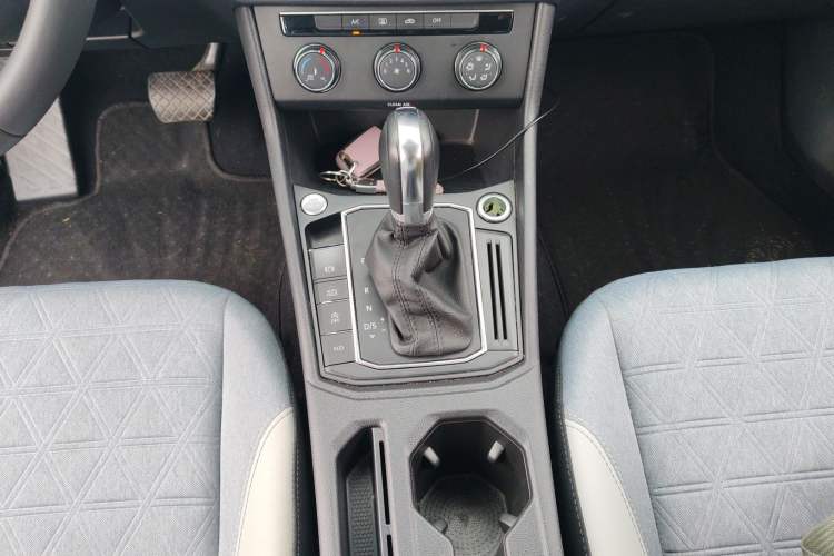 Used Volkswagen Lavida 2023 300TSI DSG Full-Comfort Edition Gear Lever