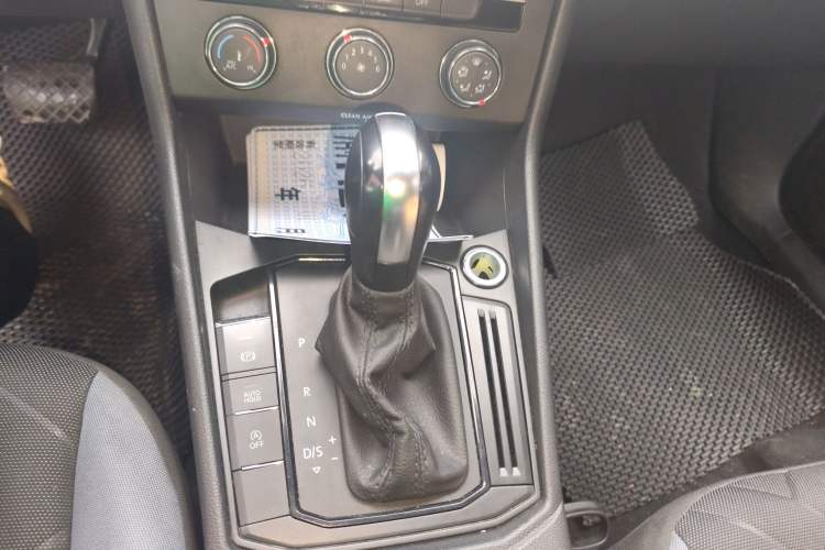 Used Volkswagen Lavida 2023 1.5L Automatic De Yi Edition Gear Lever