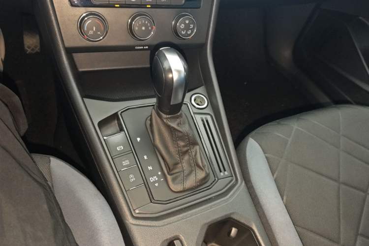 Used Volkswagen Lavida 2023 Revised 1.5L Automatic DeYi Edition Gear Lever
