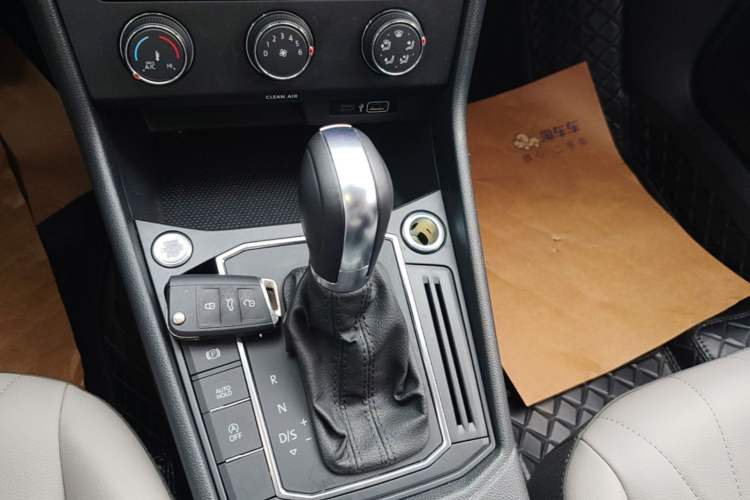 Used Volkswagen Lavida 2023 1.5L Automatic 5 Million Edition Gear Lever