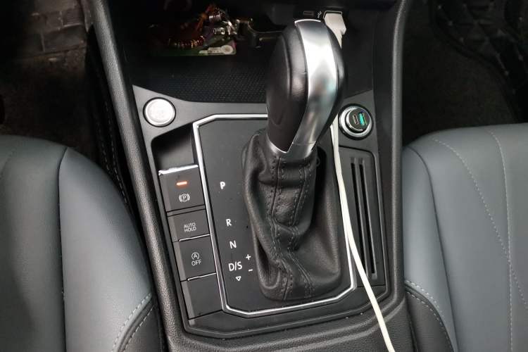 Used Volkswagen Lavida 2023 1.5L Automatic 5 Million Edition Gear Lever