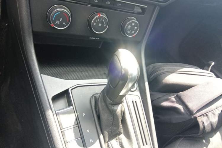 Used Volkswagen Lavida 2023 1.5L Automatic De Yi Edition Gear Lever