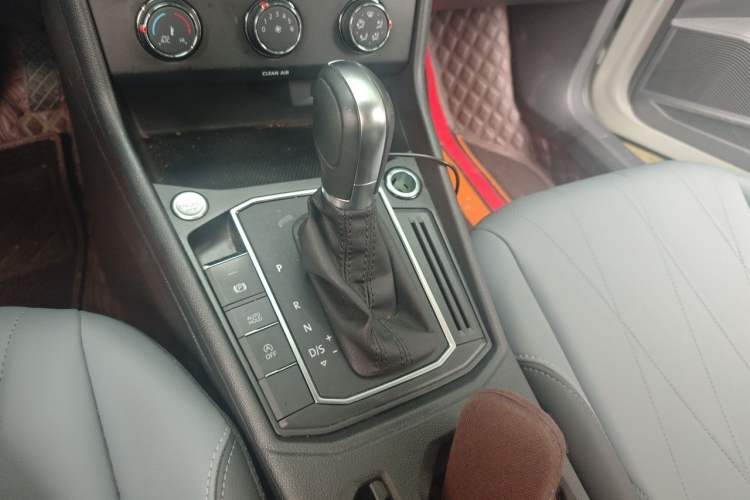 Used Volkswagen Lavida 2023 Revised Version 1.5L Automatic Starry Sky Edition – 5 Million Units Gear Lever