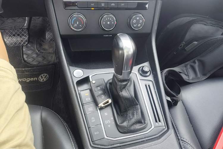 Used Volkswagen Lavida 2023 280TSI DSG Full-Comfort Edition Gear Lever