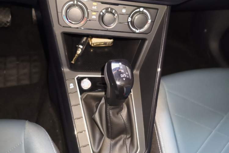 Used Volkswagen Lavida 2023 New Sharp 1.5L Automatic New Wish Edition Gear Lever