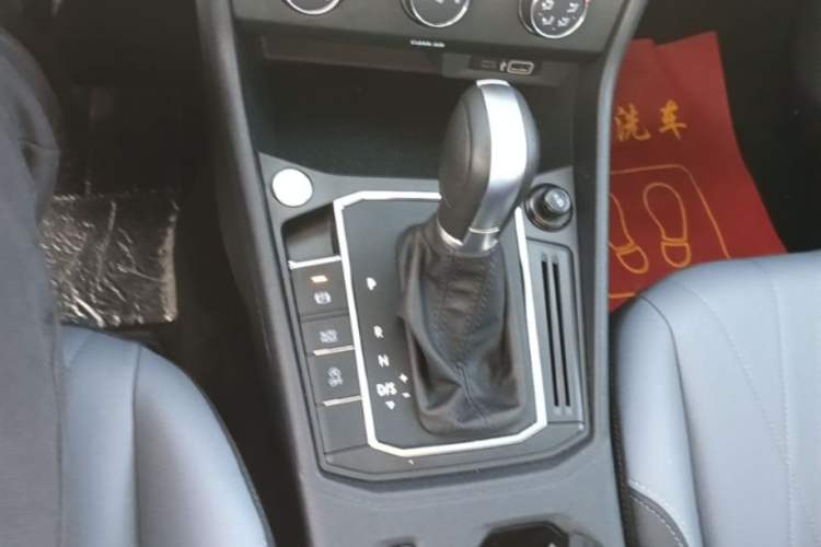 Used Volkswagen Lavida 2023 Revised Version 1.5L Automatic Starry Sky Edition – 5 Million Units Gear Lever