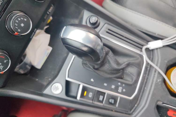 Used Volkswagen Lavida 2023 1.5L Automatic 5 Million Edition Gear Lever