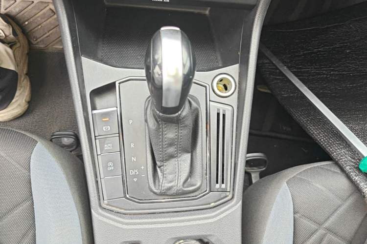 Used Volkswagen Lavida 2023 1.5L Automatic De Yi Edition Gear Lever