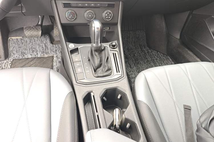 Used Volkswagen Lavida 2023 1.5L Automatic 5 Million Edition Gear Lever