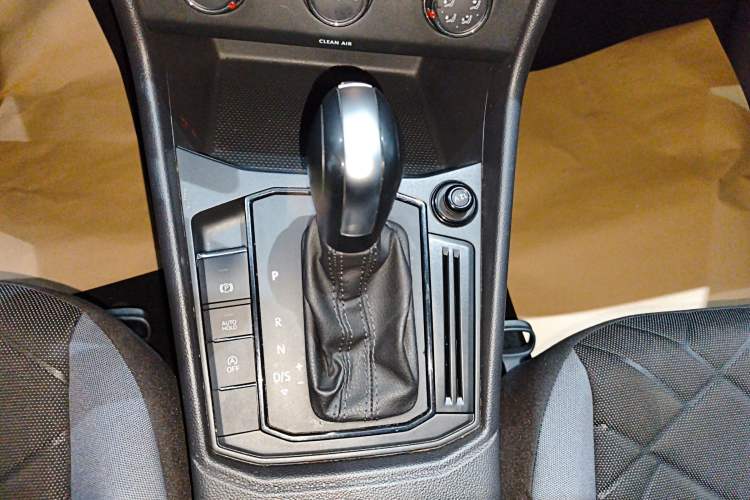Used Volkswagen Lavida 2023 Revised 1.5L Automatic DeYi Edition Gear Lever