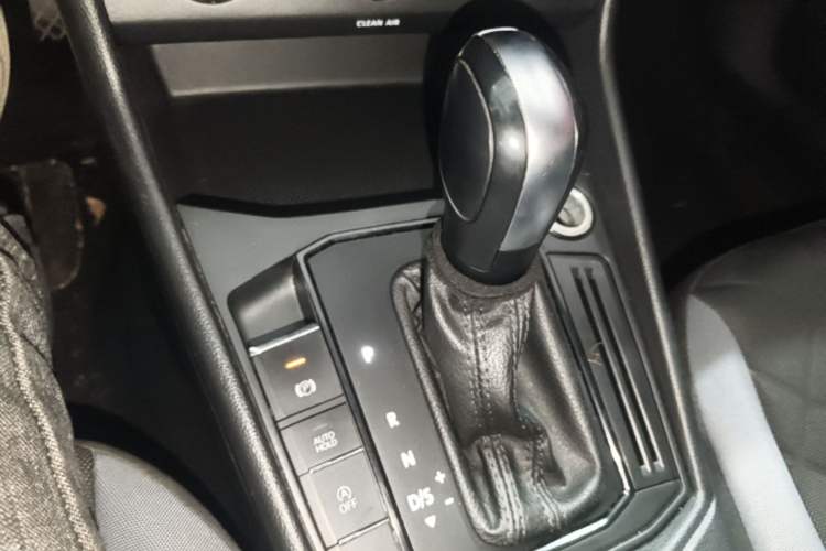 Used Volkswagen Lavida 2023 1.5L Automatic De Yi Edition Gear Lever