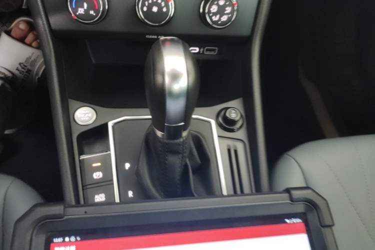 Used Volkswagen Lavida 2023 1.5L Automatic 5 Million Edition Gear Lever