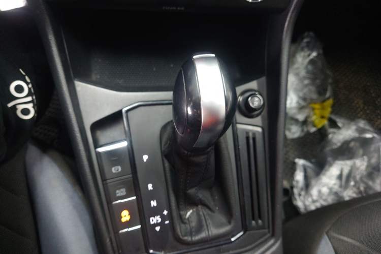 Used Volkswagen Lavida 2023 1.5L Automatic De Yi Edition Gear Lever
