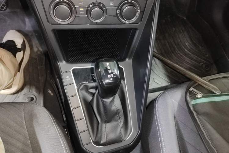 Used Volkswagen Lavida 2023 New Sharp 1.5L Automatic Excellent New Edition Gear Lever