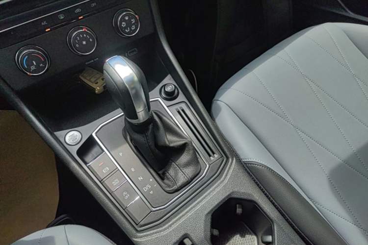 Used Volkswagen Lavida 2023 1.5L Automatic 5 Million Edition Gear Lever