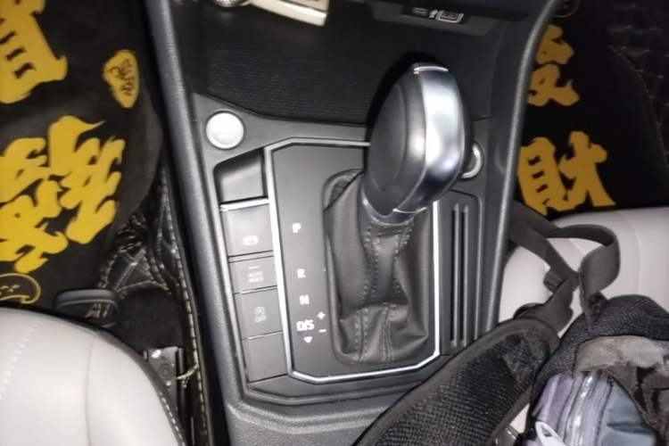 Used Volkswagen Lavida 2023 1.5L Automatic 5 Million Edition Gear Lever