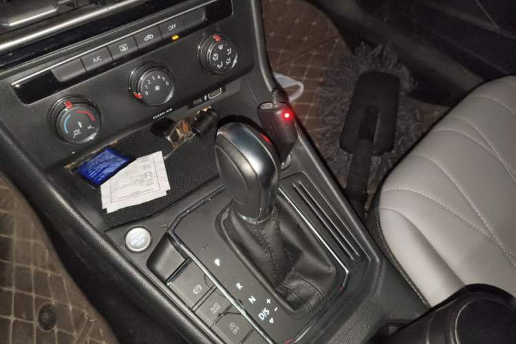 Used Volkswagen Lavida 2023 1.5L Automatic Starry Sky 5 Million Edition Gear Lever
