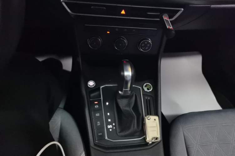 Used Volkswagen Lavida 2023 300TSI DSG Full-Comfort Edition Gear Lever