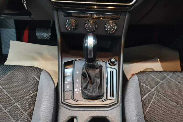Used Volkswagen Lavida 2023 Revised 1.5L Automatic DeYi Edition Gear Lever